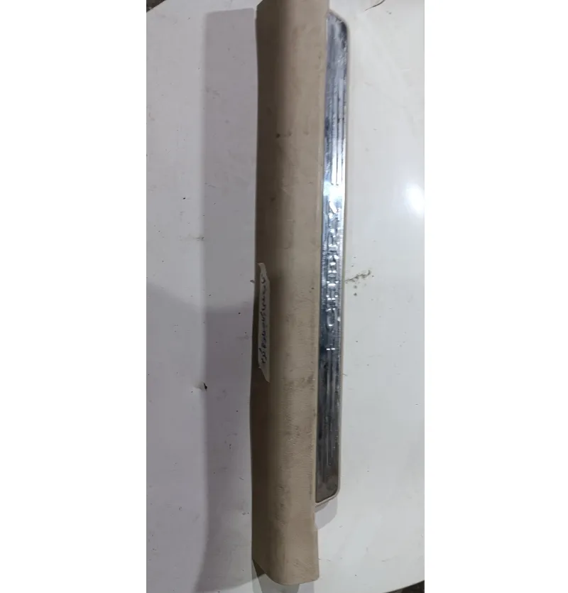 قاب پایه رکاب جلو چپ ام وی ام 550 استوک
