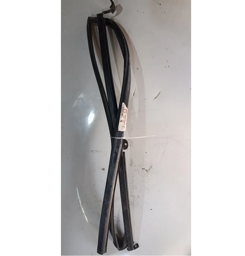 نوار دور شیشه عقب لیفان 620 استوک